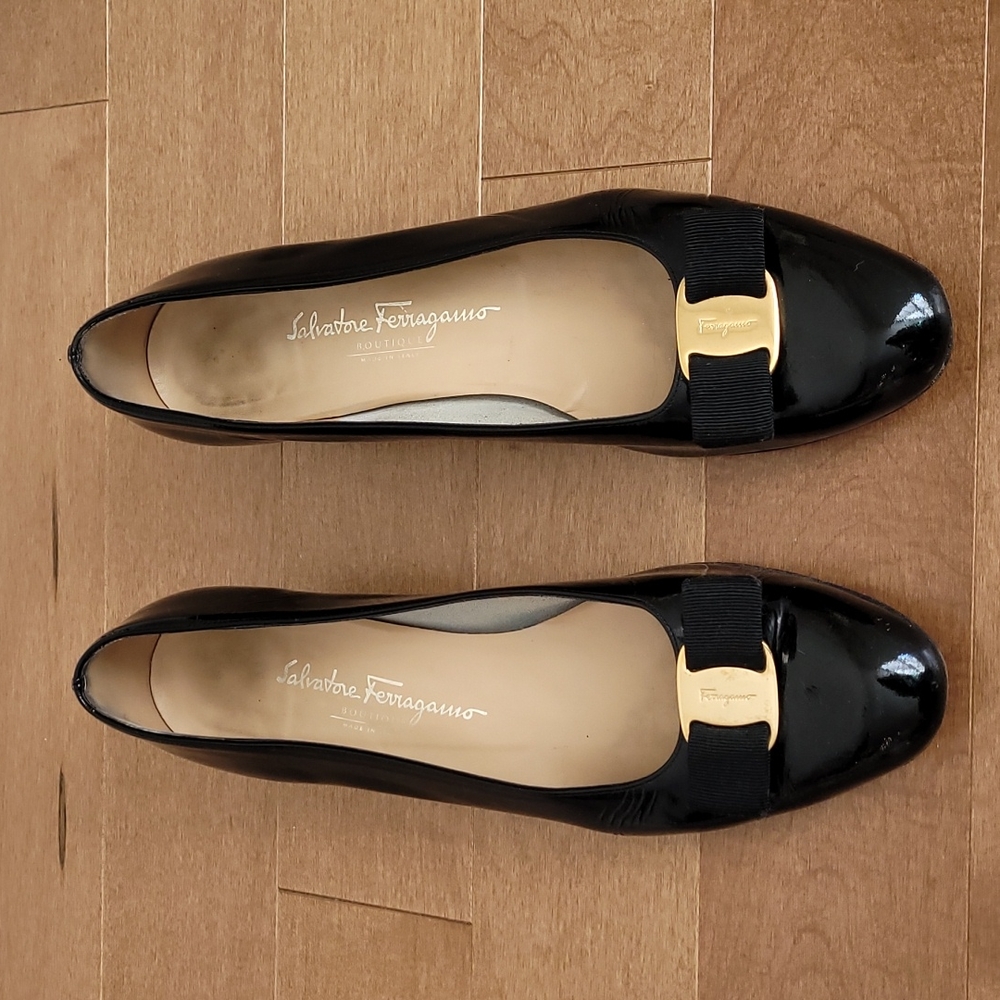 ♡ Salvatore FERRAGAMO  Vara Bow Black Patent Leather 1.5" in. heel in 9.5